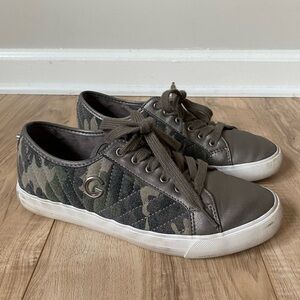 Lace up Sneakers Camo Print Green